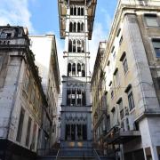 Ce merveilleux ascenseur bâti en 1901, néogothique, dégingandé...