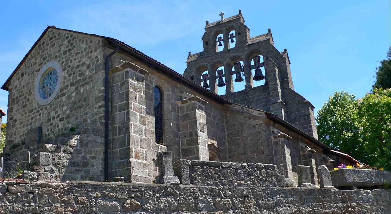 Chanaleilles en Margeride, son église romane du XII° siècle...