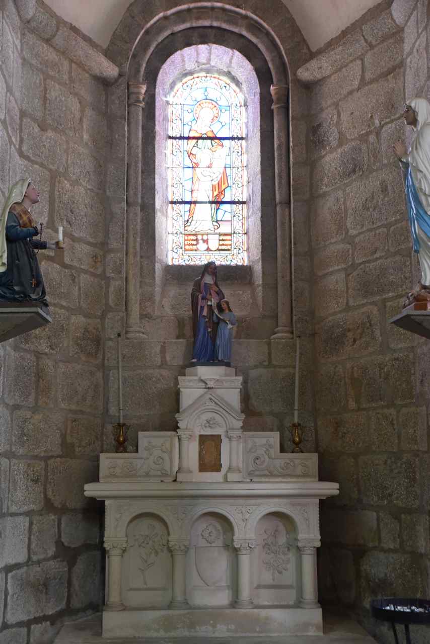 Chapelle de la Vierge du déambulatoire et...