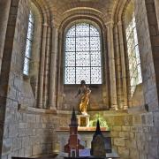 Chapelle rayonnate axiale et la statue de la Vierge à l'Enfant et...