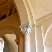 Chapiteau dans la croisée du transept