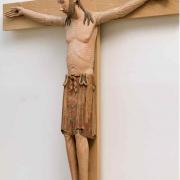 Christ en croix en bois polychrome du début du XIII° s. Restauré en 2017