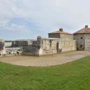 Côté terre le fort était protégé par un glacis