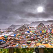 Col à 5000 m de la montagne sacrée de l'Amnyé Matchen-Golok, Tibet Poriental