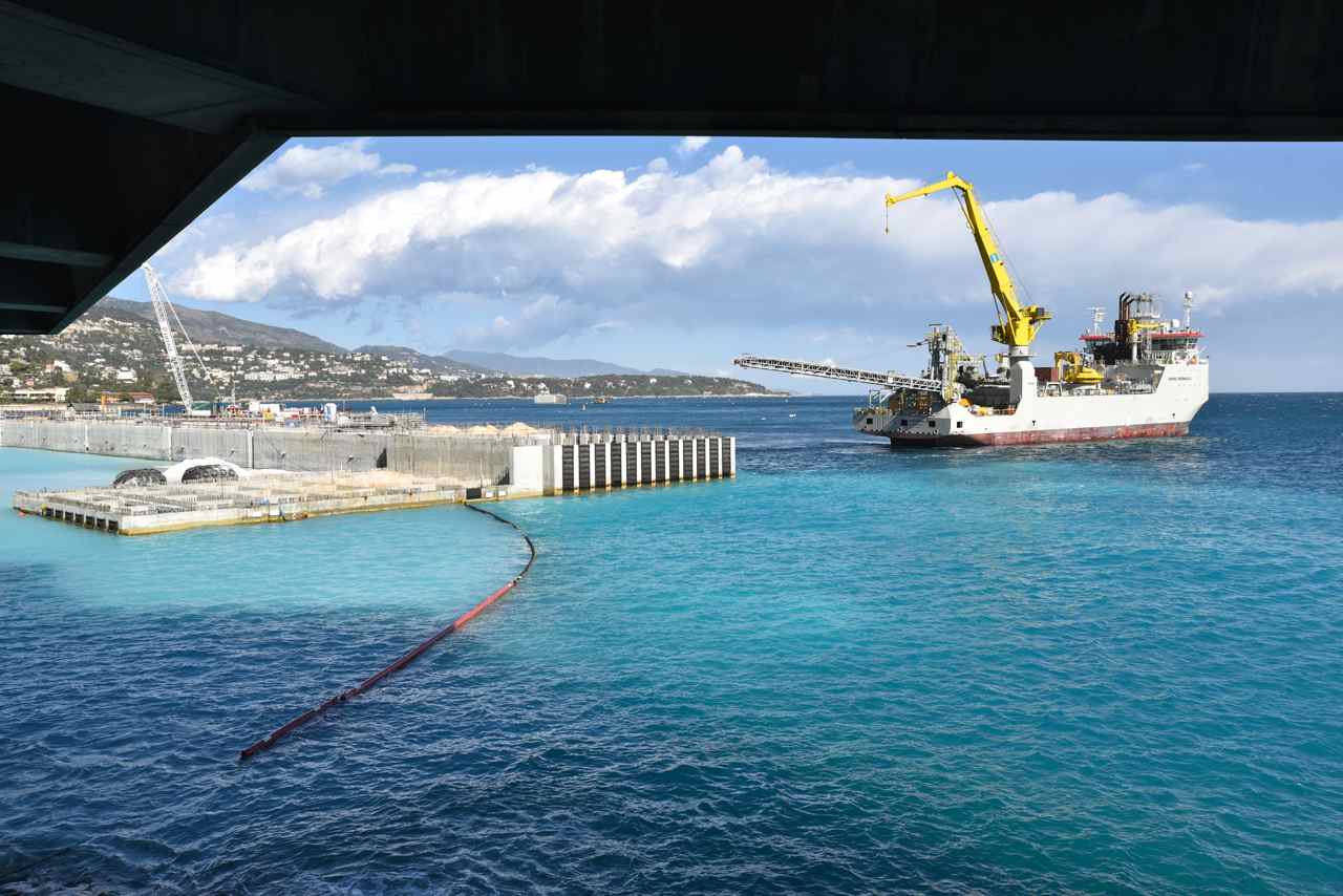 ... d'un poids de 10000 à 22000 tonnes