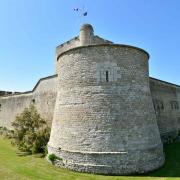 De 1689 à 1693 le château est transformé en 