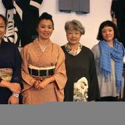 De gauche à droite. : Enishi, Keishû, Yumiko Kawtsura et YURI Testsura (Photo DNA)