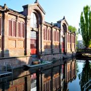 Les barques des maraîchers accostaient aux escaliers du marché couvert