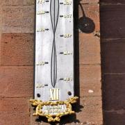 Méridienne à courbe en huit,  donne le midi solaire moyen