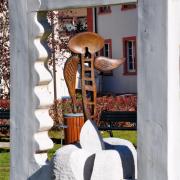 Sculpture contemporaine dans l'enceinte de l'abbaye