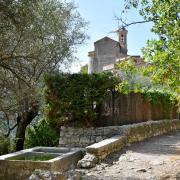 Anciens lavoirs et l'église de la Transfiguration du XVIII° siècle