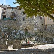 La place Arnulf où se trouve la fontaine datant de 1800...