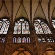 Collatéral sud avec un Triforium ( galerie) et d'immenses baies ...