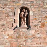 Vierge à l'Enfant sur la façade occidentale