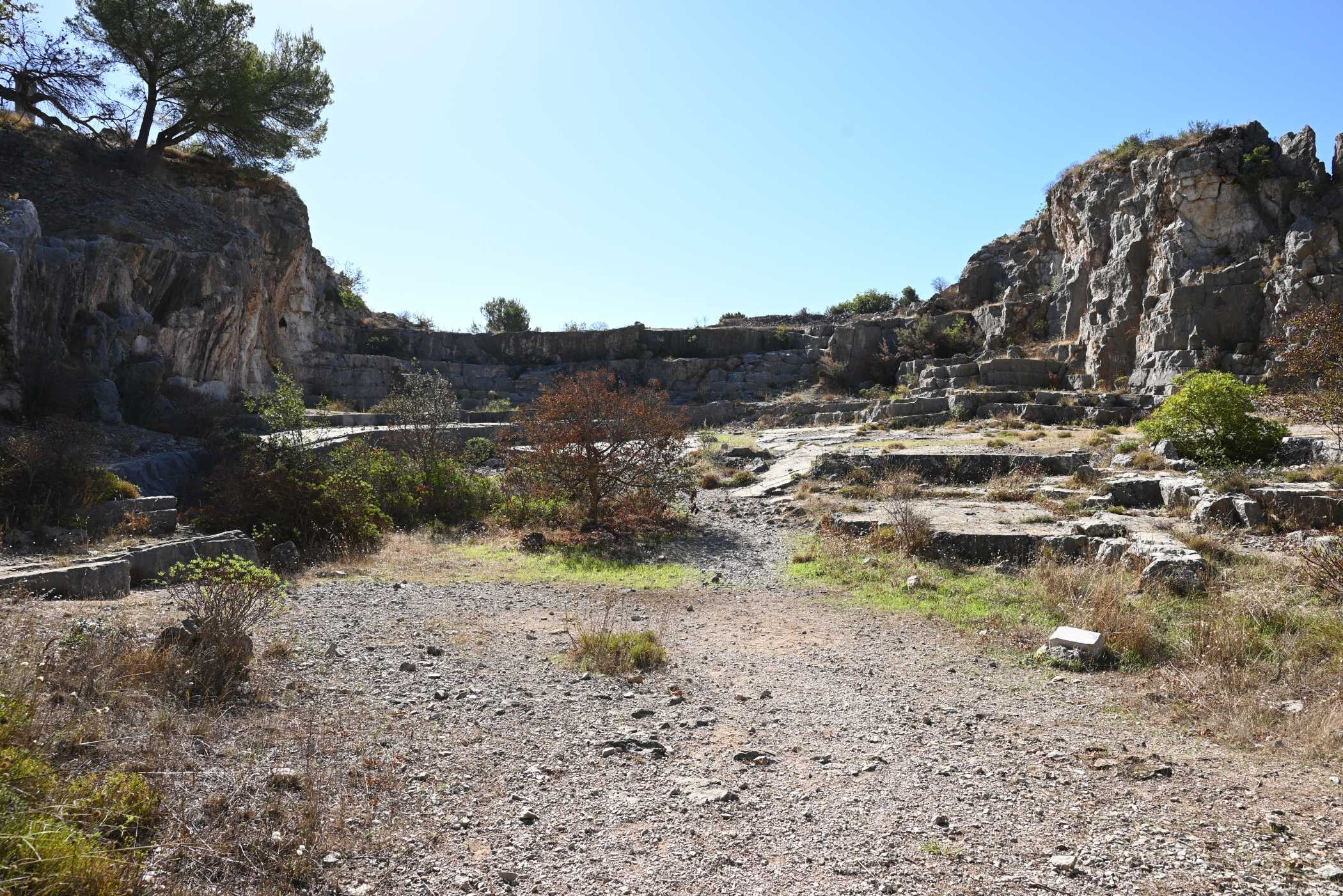 La carrière romaine ayant servi à la construction du trophée d'Auguste