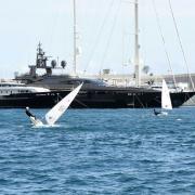 Le vent souffle trop fort, l'entraînement se déroule dans le port Hercule