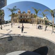 Le photographe et le Casino se mirent dans le miroir d'Anish Kapoor