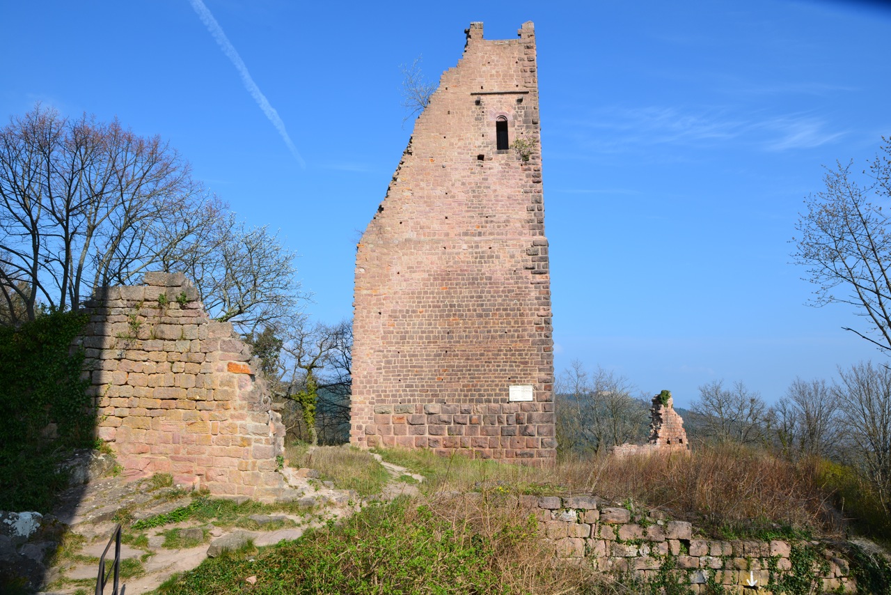 Husseren les Châteaux, château du Weckmund du XI° siècle