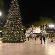 La nouvelle place du Casino, où l'on peut désormais flâner, et le café de Paris