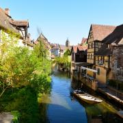 La petite Venise, au fond la collégiale St Martin