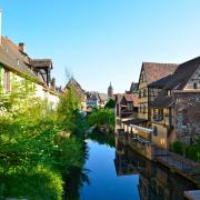 La Petite Venise et au fond la Collégiale St Martin