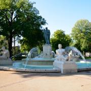 La fontaine de l'amiral Bruat, oeuvre d'Auguste Bartholdi