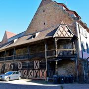 Maison renaissance, les écuries se situaient sous le balcon