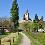 ...du 15e au 16e siècles, sur les bases de l’église primitive du 11e siècle...