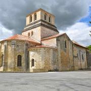 Eglise abbatiale romane St Nicolas bâtie entre le XI° et le XII° siècle