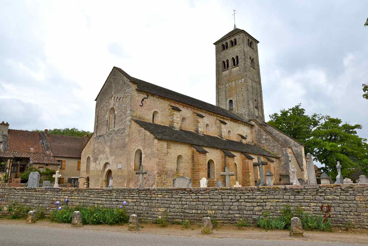 L'église romane priorale Saint Martin de Chapaize date des XI° et XII° siècles
