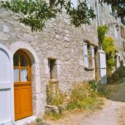 En hiver, à peine une dizaine d'habitants restent au village