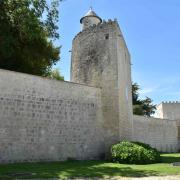 Enceinte nord et l'une des 24 tours de l'enceinte