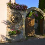 Porte cochère d'une ancienne maison vigneronne