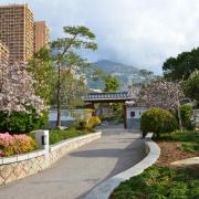 Entrée ouest du jardin japonais de Monaco et son portail Shô-mon