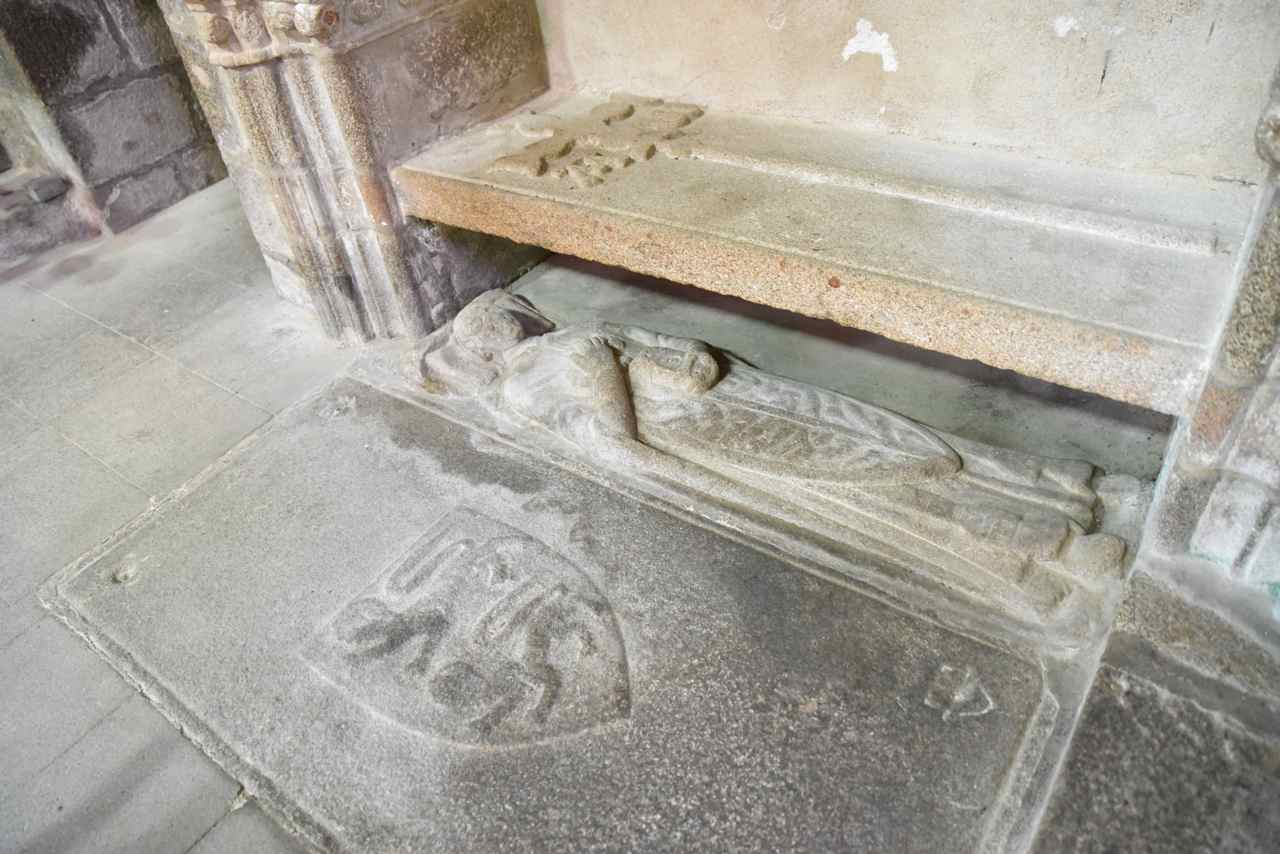 ...et le gisant de Dom Humbert fondateur de l'abbaye