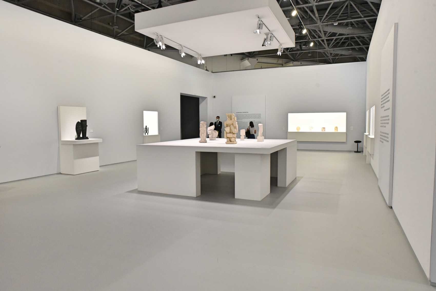 Salle d'exposition : tentation de l'abstraction