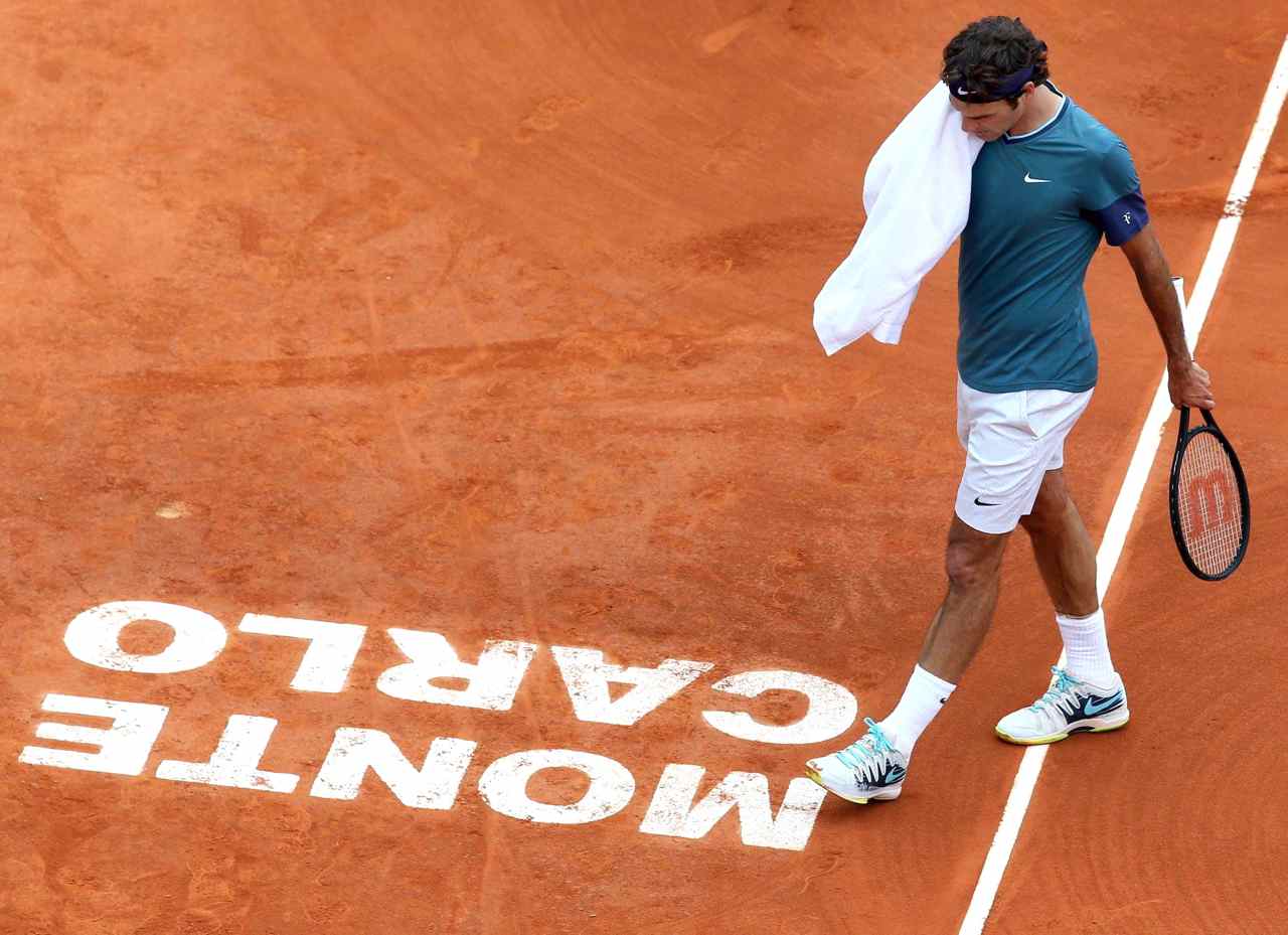 Federer se qualifie pour la finale en battant Djokovic