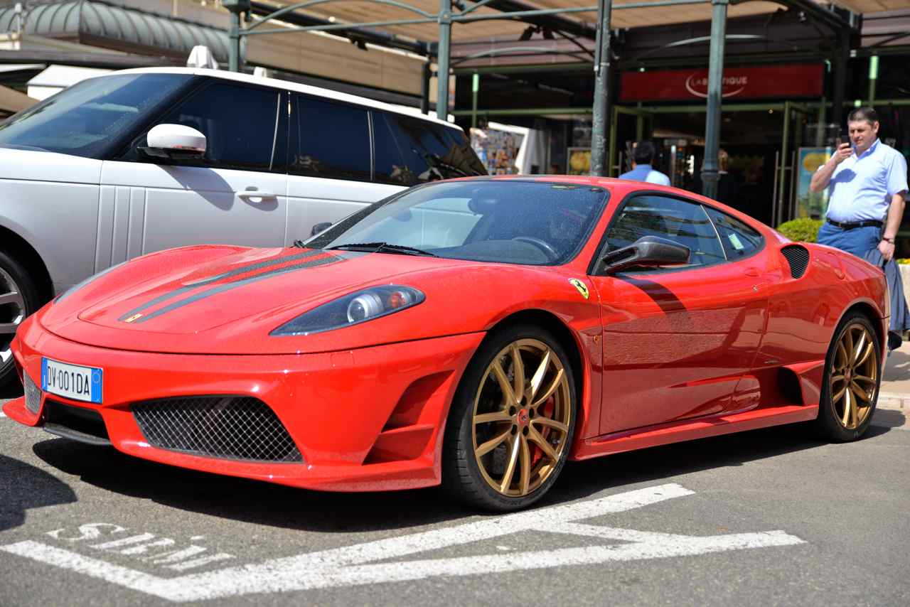 Ferrari 430 Scuderia. Puissance 490 cv. Vitesse 315 km/h 0 à 100 km:h en 4 s