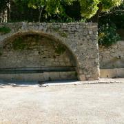 Fontaine du XVIIe alimentée par une source de la montagne du Brouis