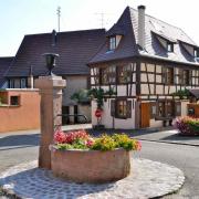 Fontaine en grès rose de la rue Stutz