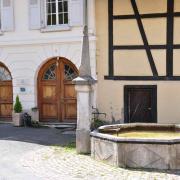 Fontaine octogonale de la place des Comtes