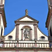 Gâble avec statues de St-Maurice et de la Vierge