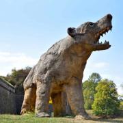 ... gardé par un ours impressionnant...