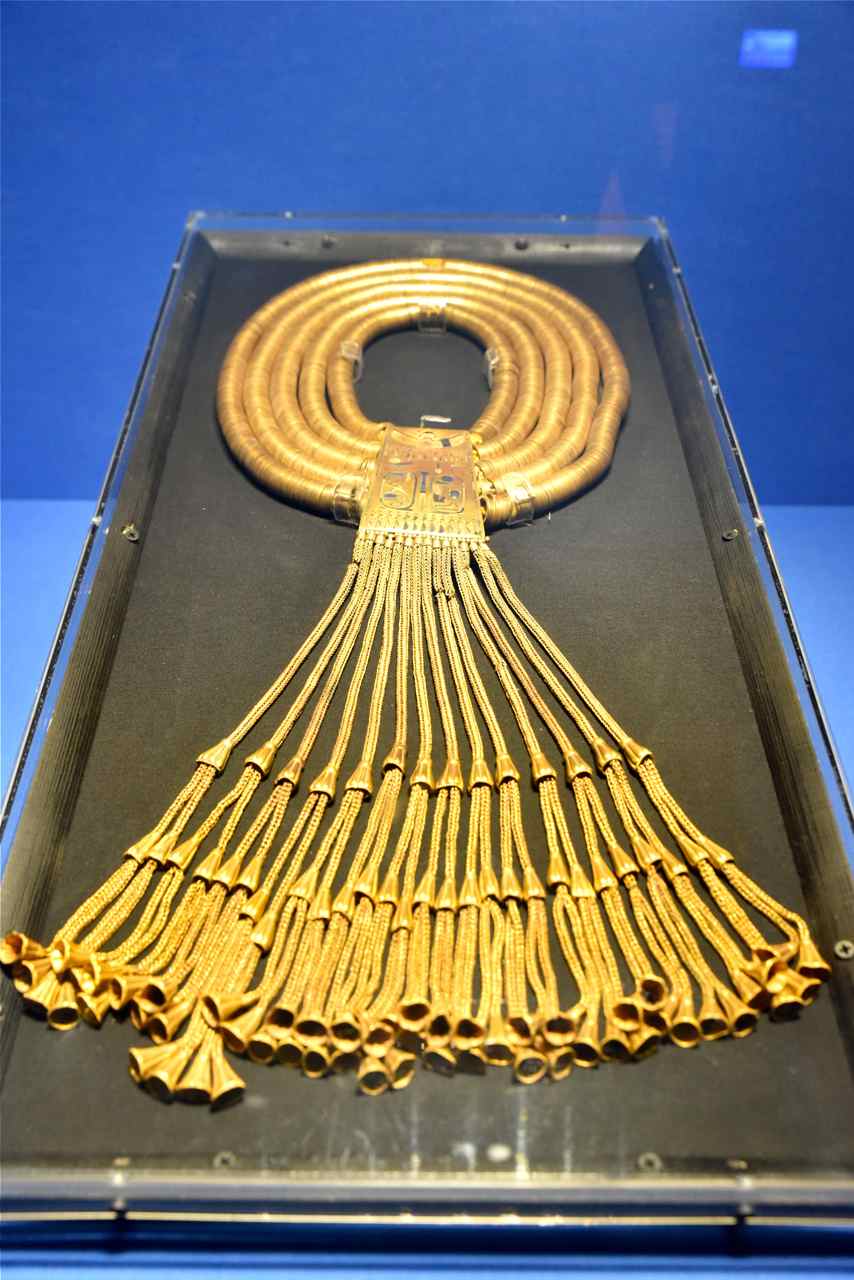 Grand collier d'or du pharaon Psousennès 1er-Poids 4,322 kg-XXI° dynastie