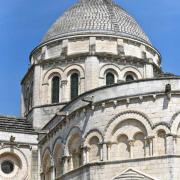 Gros plan de la coupole octogonale et de la lanterne recouvrant le transept