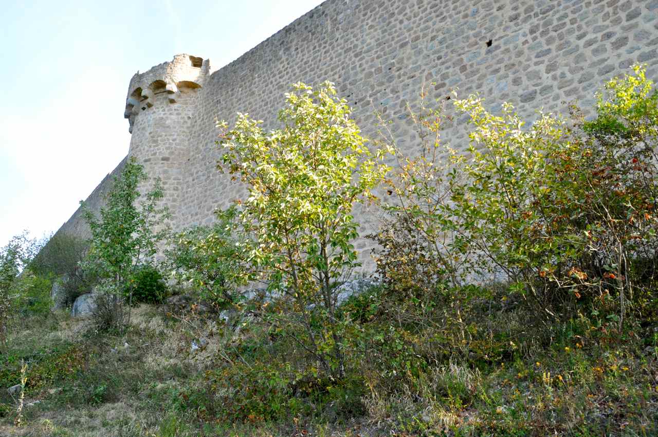 Hautes murailles ouest. Le granite est extrait du site même