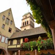 Hôtel de Ville, cour intérieure  et le clocher de Ste Croix