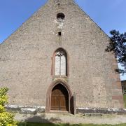 	Gros plan sur la façade occidentale et le portail d'entrée de l'église