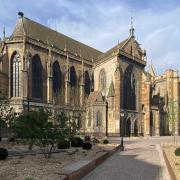 Collégiale gothique St Martin bâtie de 1235 à 1365. Façade nord