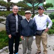 Je suis avec, au centre, le créateur du jardin Yasuo Beppu